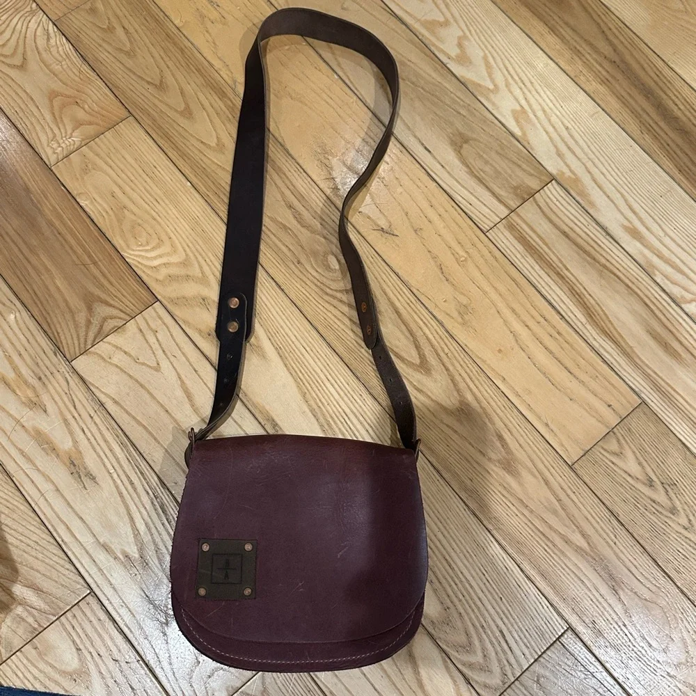 Bergamot+Amor The Craftsbury Common Burgundy Leather Saddle Bag - Picture 3 of 16